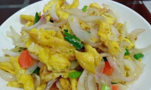 Mastering the Art of Making Perfect Scrambled Eggs with Onions