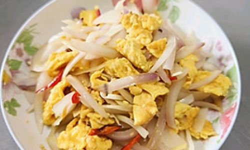 Mastering the Art of Making Perfect Scrambled Eggs with Onions