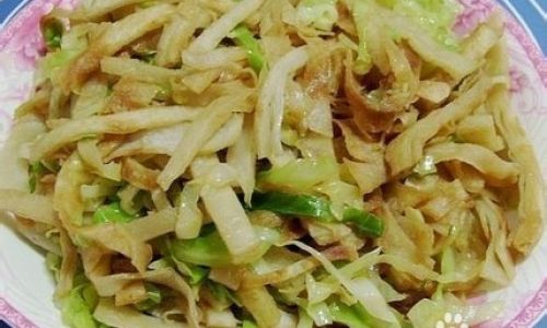 A Culinary Delight:Exploring the Art of Making Cabbage and Pancake Stir-Fry Cabbage Chaobing)