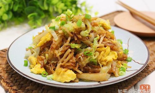 A Culinary Delight:Exploring the Art of Making Cabbage and Pancake Stir-Fry Cabbage Chaobing)
