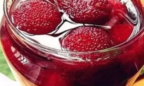 How to Make Delicious Yangmei Red Bayberry)Wine at Home