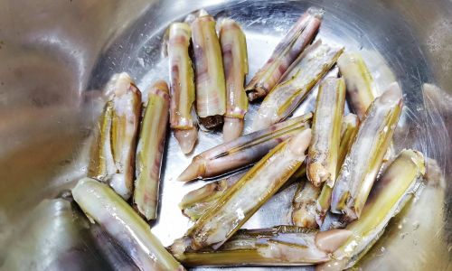 To Clean or Not to Clean:Debating the Necessity of Removing Razor Clam Intestines