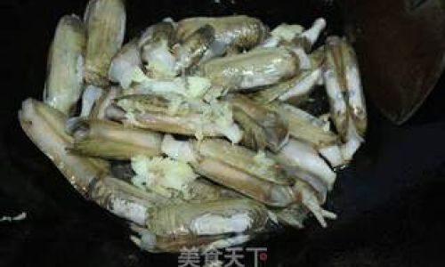 Exploring the Culinary Versatility of Razor Clams:From Classic to Creative Preparations