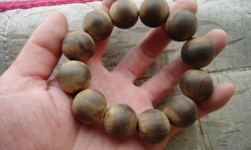 A Comprehensive Guide to Identifying High-Quality Agarwood Bracelets:Techniques and Expert Tips