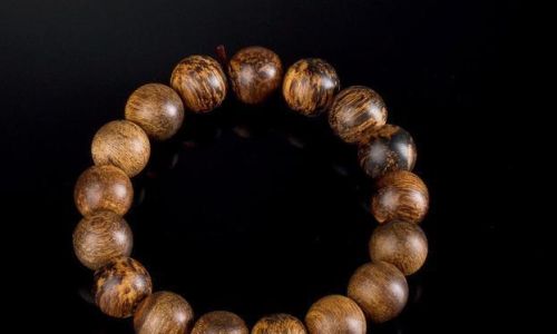 A Comprehensive Guide to Identifying High-Quality Agarwood Bracelets:Techniques and Expert Tips