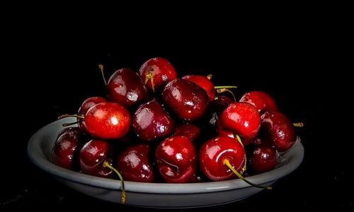 Can You Still Eat Spoiled Cherries?A Comprehensive Guide to Safety,Risks,and Alternatives