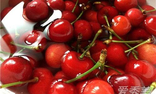 The Optimal Way to Store Cherries in the Refrigerator:To Seal or Not to Seal?
