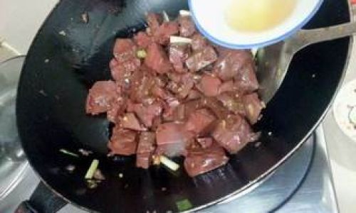 Mastering the Art of Cooking Fried Pig’s Blood:A Culinary Adventure from Preparation to Plating