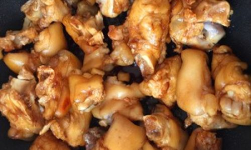 Mastering the Art of Stir-Fried Pigs Trotters:A Step-by-Step Guide to Tender,Flavorful Perfection
