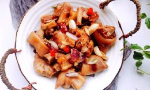 Mastering the Art of Stir-Fried Pigs Trotters:A Step-by-Step Guide to Tender,Flavorful Perfection