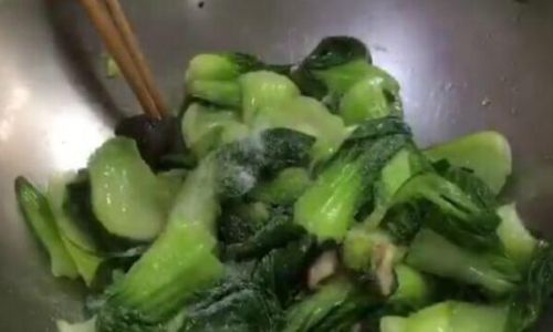 To Blanch or Not to Blanch:The Great Debate Surrounding Stir-Fried Bok Choy Preparation