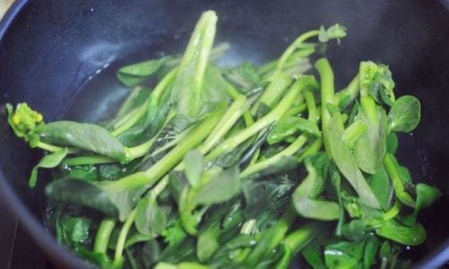 To Blanch or Not to Blanch:The Great Debate Surrounding Stir-Fried Bok Choy Preparation