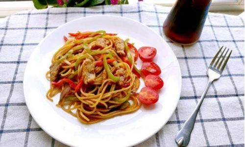 The Art of Stir-Fried Spaghetti:A Fusion of Cultures and Flavors