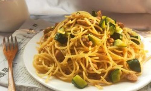 The Art of Stir-Fried Spaghetti:A Fusion of Cultures and Flavors