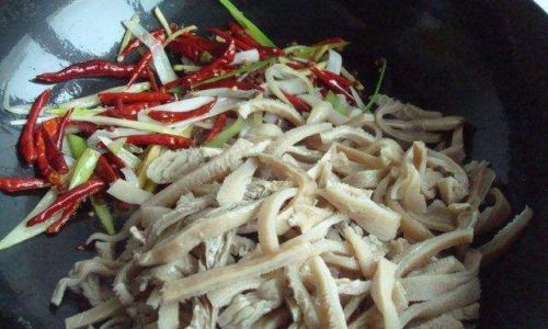 Mastering the Art of Stir-Fried Lamb Tripe:A Step-by-Step Guide to Tender,Flavorful Perfection
