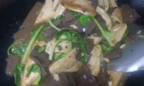 Mastering the Art of Stir-Fried Blood Tofu:A Guide to Culinary Perfection