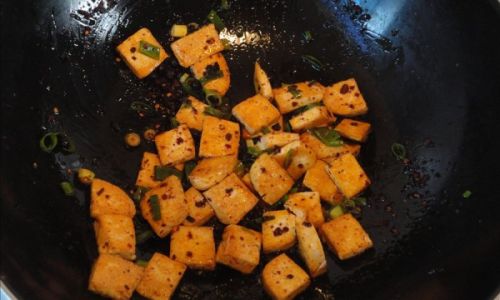 Mastering the Art of Stir-Fried Blood Tofu:A Guide to Culinary Perfection
