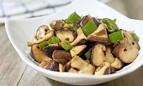 Mastering the Art of Stir-Fried Mushrooms with Green Peppers:A Flavorful Vegetarian Delight