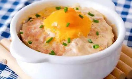 Mastering the Art of Stir-Fried Salted Duck Eggs:A Homely Delight from the Kitchen