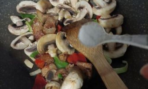 How to Make Delicious Stir-Fried Pork with Mushrooms