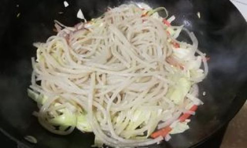 Mastering the Art of Making Meat Stir-Fried Vermicelli