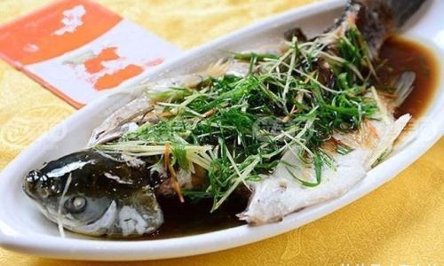 How to Prepare Steamed Grass Carp:A Culinary Delight