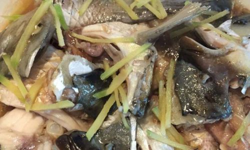 How to Prepare Steamed Grass Carp:A Culinary Delight