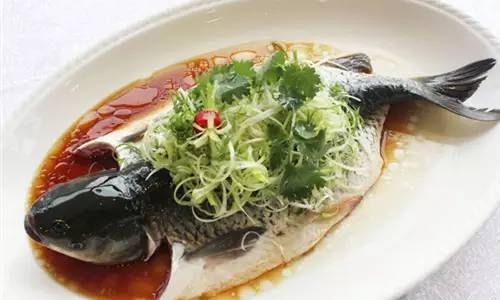 How to Prepare Steamed Grass Carp:A Culinary Delight