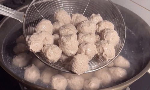 How to Make Delicious Clear Broth Pork Meatballs