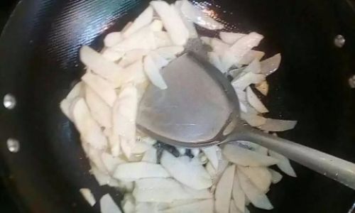 Mastering the Art of Stir-Frying Chinese Yam Dioscorea opposita)A Comprehensive Guide