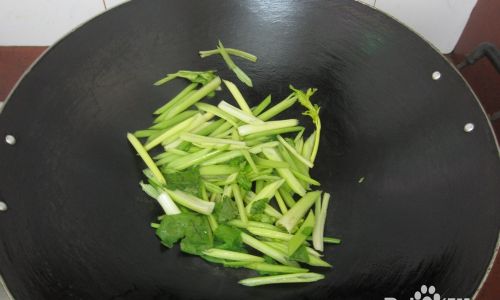Mastering the Art of Stir-Frying Celery:A Step-by-Step Guide
