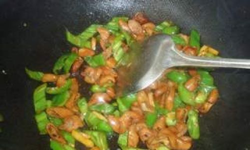 Mastering the Art of Cooking Spicy Green Pepper and Pork Tripe