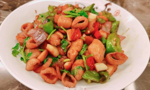 Mastering the Art of Cooking Spicy Green Pepper and Pork Tripe