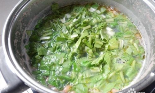 How to Make a Delicious Vegetable and Duck Blood Soup