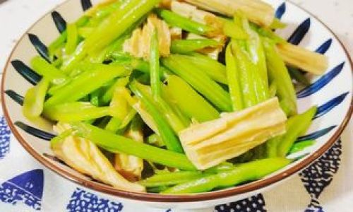 How to Make Stir-Fried Celery with Dried Tofu Skin