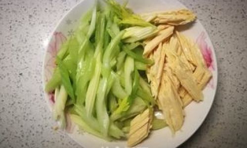 How to Make Stir-Fried Celery with Dried Tofu Skin
