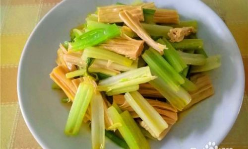 How to Make Stir-Fried Celery with Dried Tofu Skin