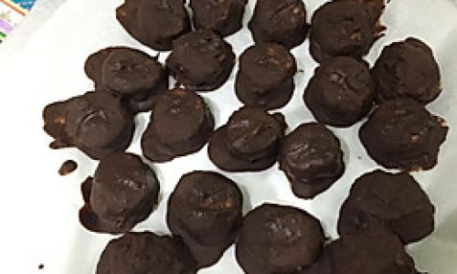How to Make Delicious Homemade Chocolate Sauce