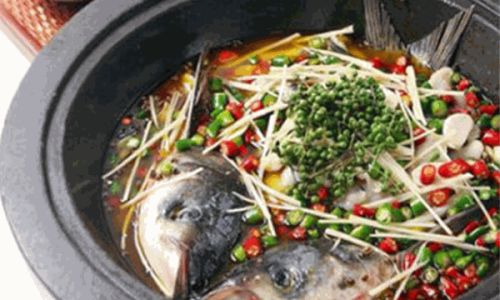 How to Make Steamed Fish in a Steam Pot:A Comprehensive Guide