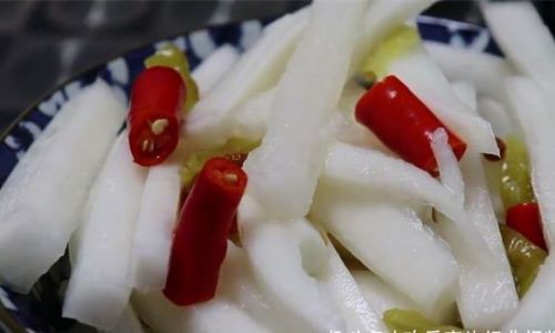 How to Make Spicy and Sour Pickled Radish with Bubble Peppers