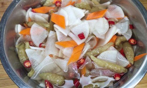 How to Make Spicy and Sour Pickled Radish with Bubble Peppers
