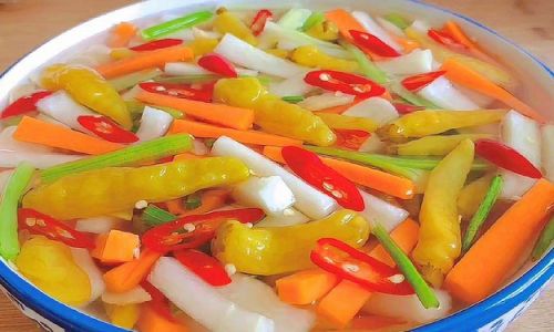 How to Make Spicy and Sour Pickled Radish with Bubble Peppers