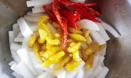How to Make Pickled Radish with Chili Peppers