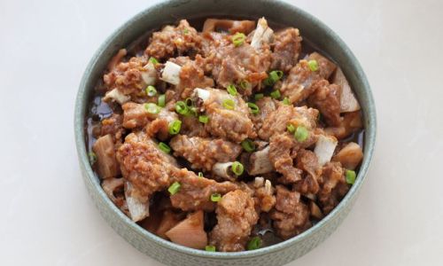How to Make Steamed Pork Ribs with Lotus Root