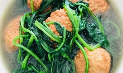A Culinary Journey:The Art of Making Spinach with Sheeps Blood