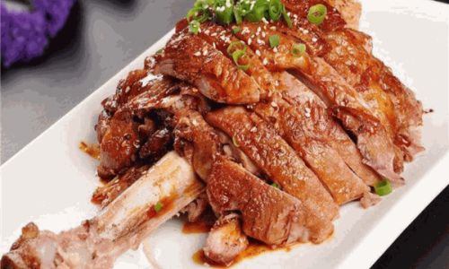 Mastering the Art of Cooking a Delicious Lamb Leg