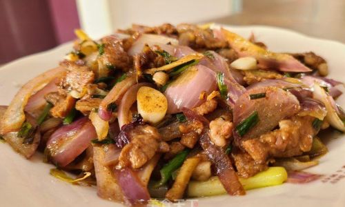 Mastering the Art of Stir-Frying Lamb with Onions
