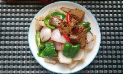 Mastering the Art of Stir-Frying Lamb with Onions