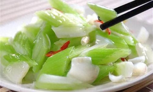 Mastering the Art of Stir-Fried Celery:A Step-by-Step Guide to Crispy,Flavorful Perfection