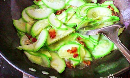 A Culinary Journey Through Hangzhou:Mastering the Art of Stir-Fried West Lake Lotus Root